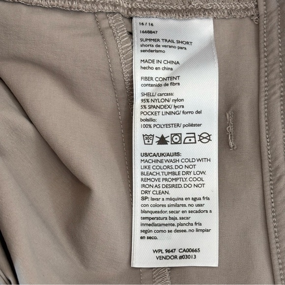 Eddie Bauer Lightweight Summer Trail Cargo Shorts Hiking Khaki Tan Size 16 - Picture 11 of 12